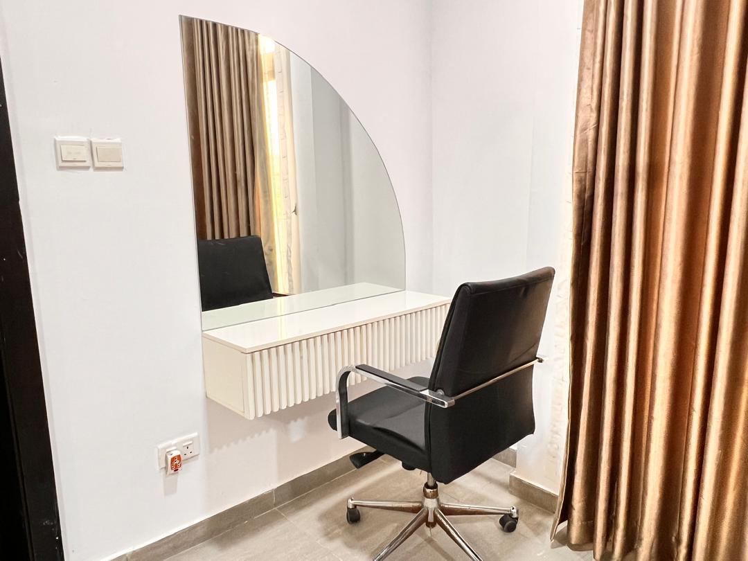 Coffee Apartment – Newly Renovated 3-Bedroom Shortlet with Pool & Snooker in a Secure and Serene Location, Oniru-0